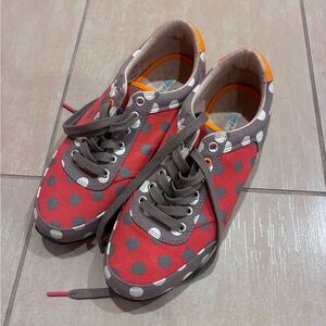 Bowden low top women’s sneaker. Polkadot. Size 37, US Size 6.5